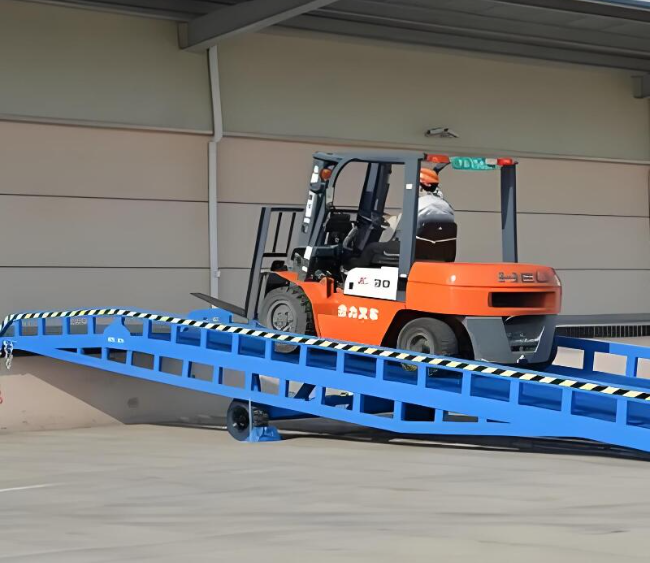 泰来移动式卸货平台（叉车用）